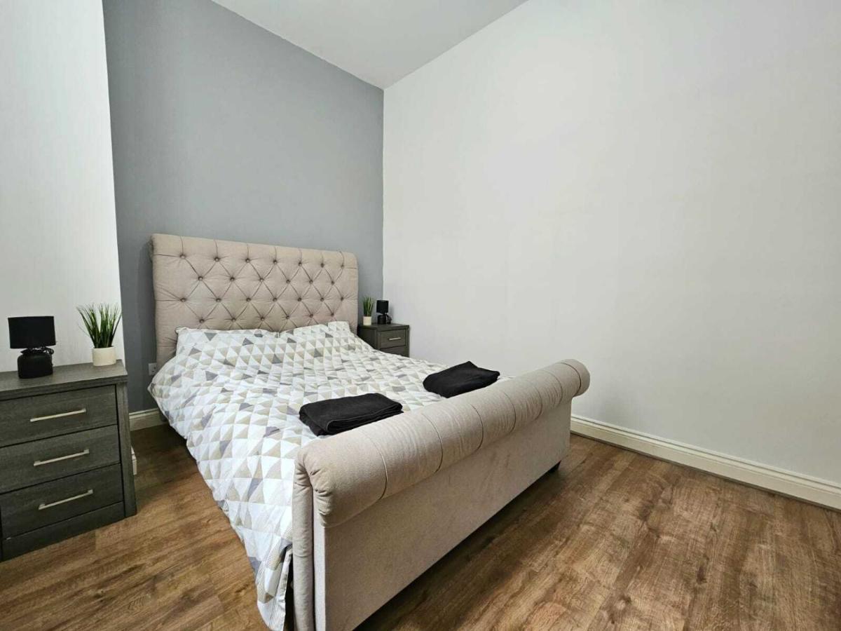 Bee Accommodations Backways Лестър Екстериор снимка