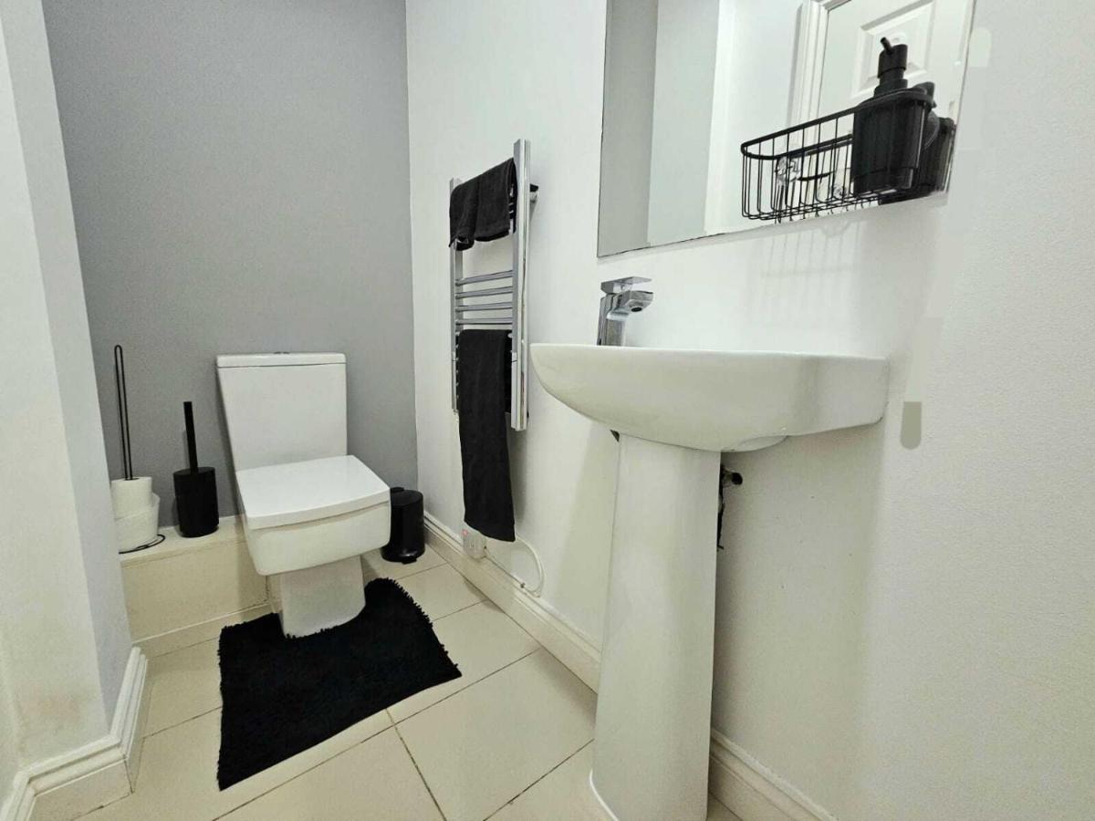 Bee Accommodations Backways Лестър Екстериор снимка