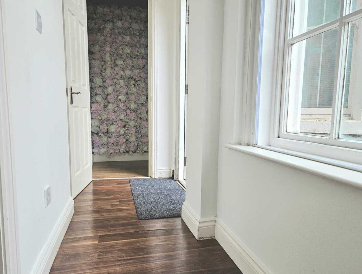 Bee Accommodations Backways Лестър Екстериор снимка